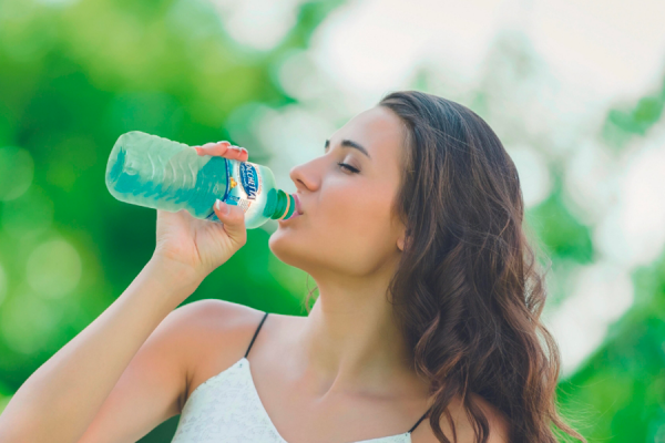 10 ragioni per cui bere acqua fa bene per la salute urologica